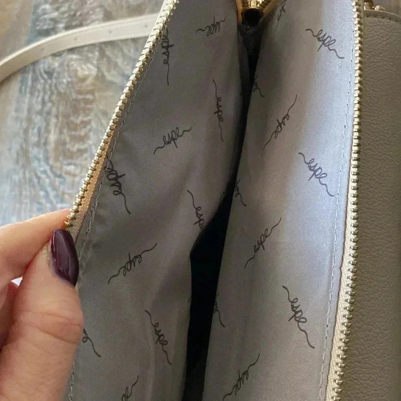 Espe| Crossbody Vegan Purse - Picture 7 of 9